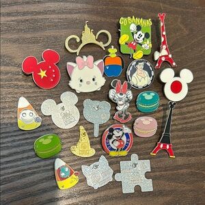 Disney Pin Lot (21 random pins)